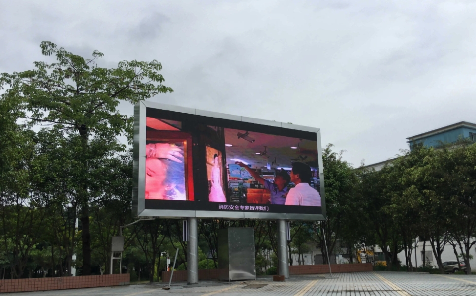 如何為戶外小區(qū)廣場(chǎng)挑選適宜的 LED 顯示屏 | 成都戶外LED屏